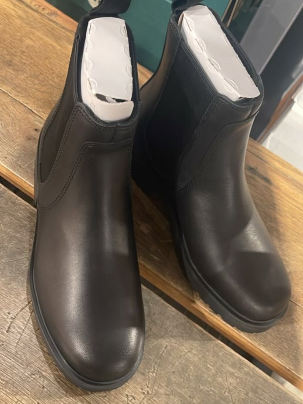 TIMBERLAND WOMEN'S CARNABY ROW MID CHELSEA BOOT BLACK FULL GRAIN A2KC7-W02